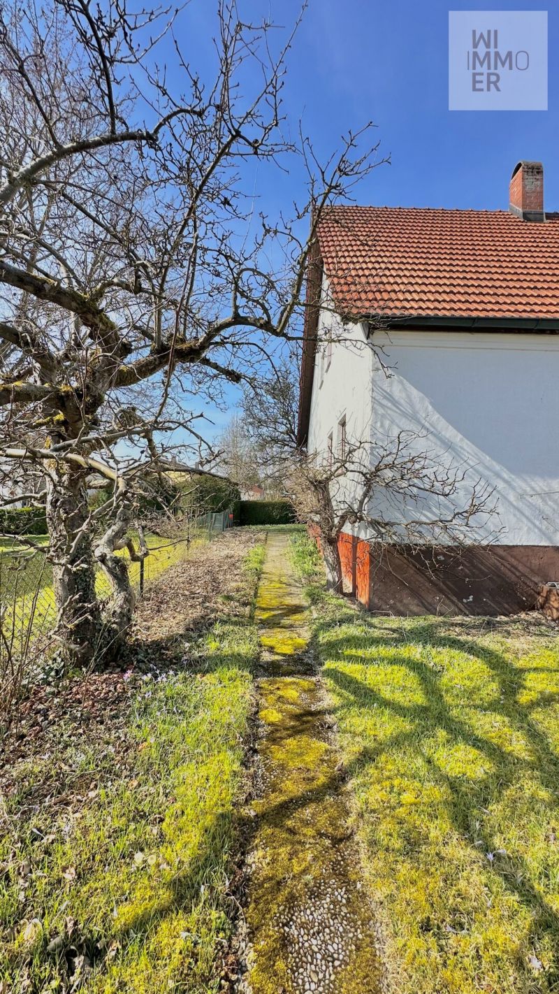 Weg vom Garten ins Haus