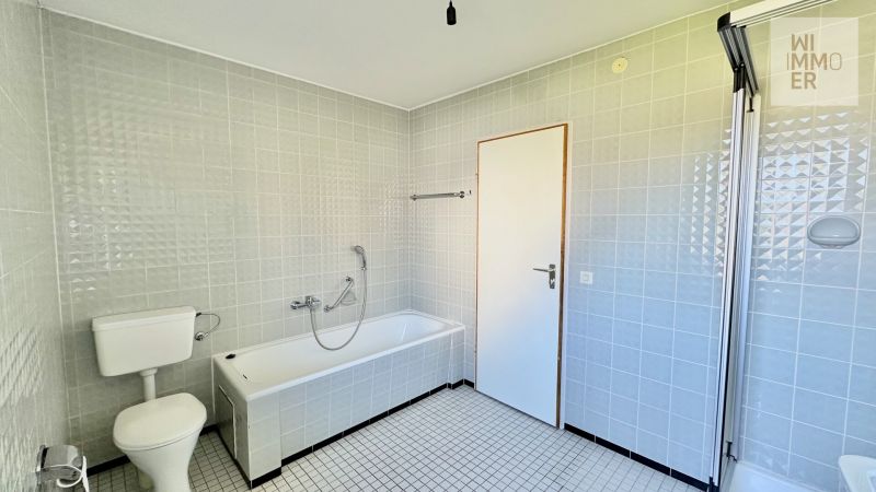 OG - Badezimmer (3)