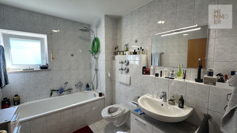 Badezimmer (1) Badezimmer (1)
