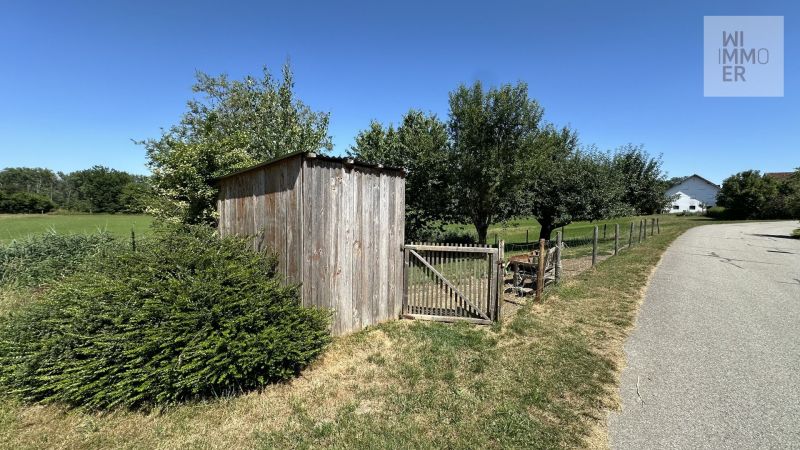 Grundstück gegenüber (1)