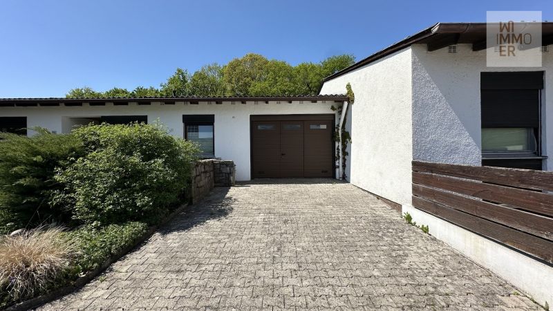 Garage und Stellplatz