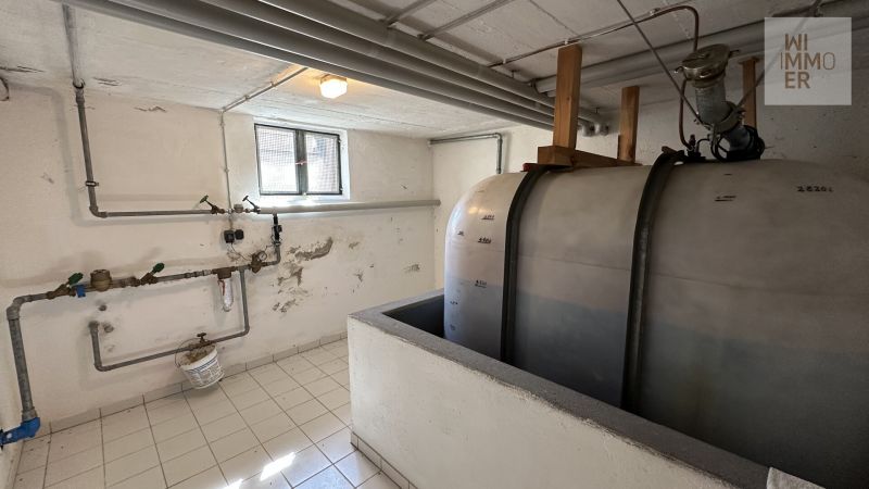 Östlicher Gebäudeteil KG - Öltanks und Wasseranschluss