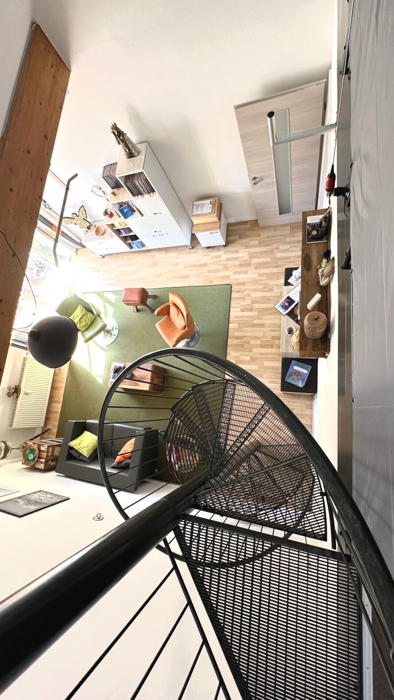 Blick von der Galerie ins Wohnzimmer