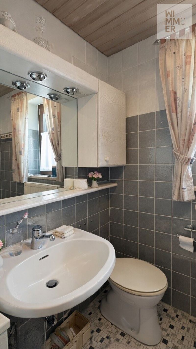 Westlicher Gebäudeteil OG - Badezimmer (1)