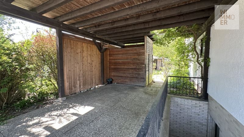 Carport mit Kellerabgang