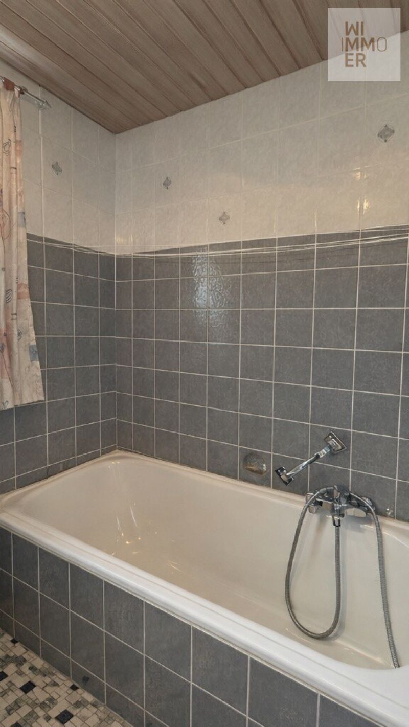 Westlicher Gebäudeteil OG - Badezimmer (2)