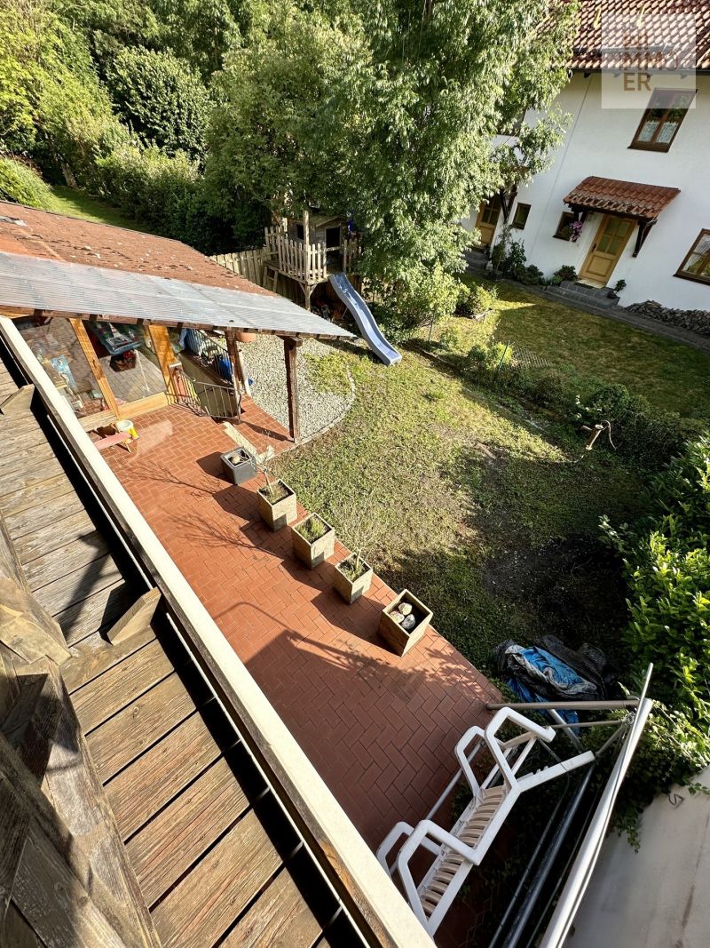 Blick vom Balkon in den Garten
